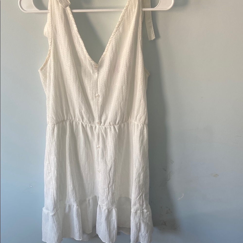 Francesca’s Elegant White Sleeveless Dress